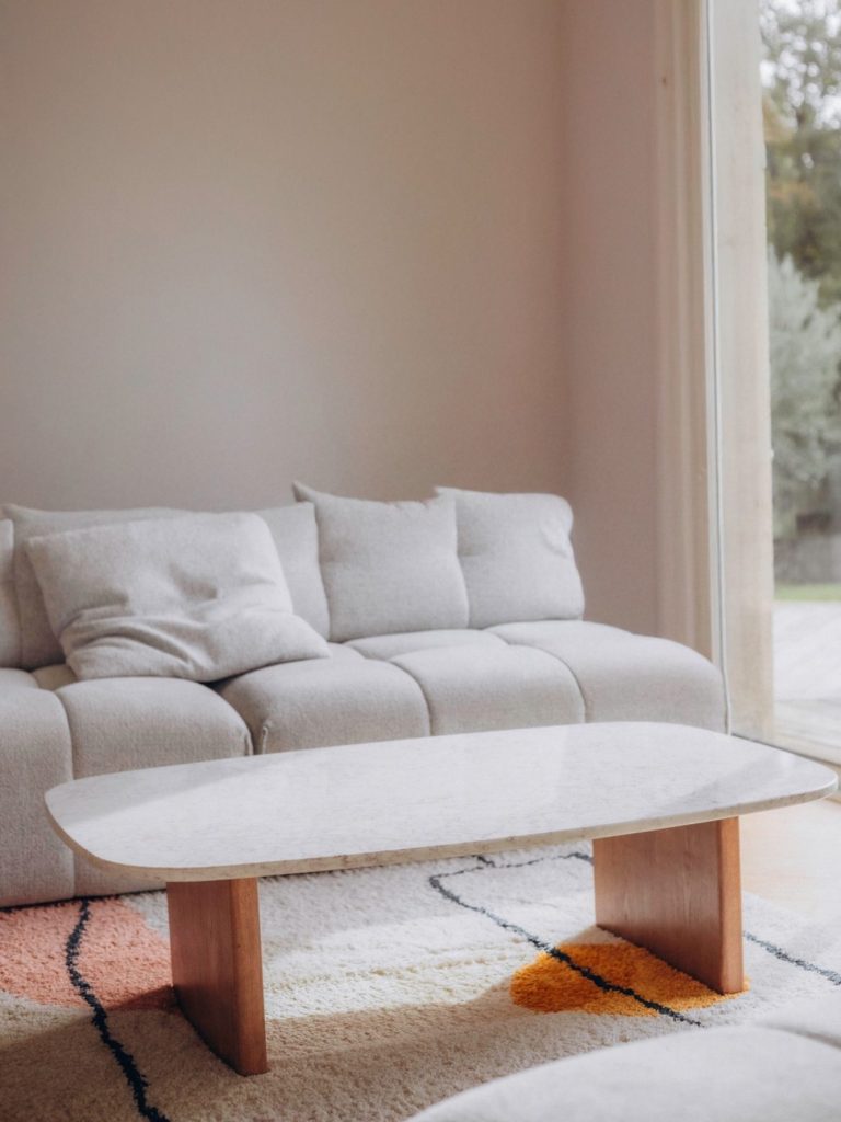 table basse en Silestone et chêne massif Épure Mobilier